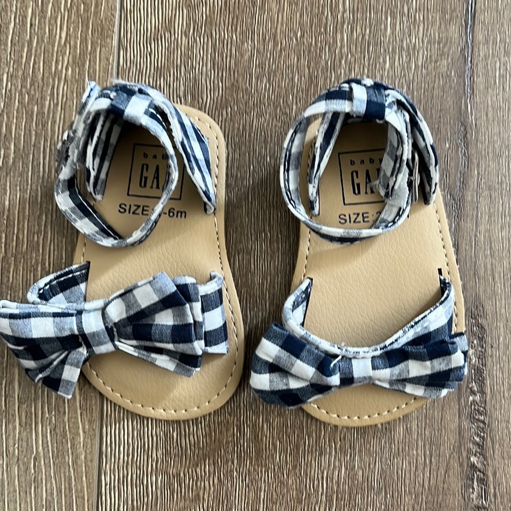BABY GAP Gingham bow sandal (3-6 month)